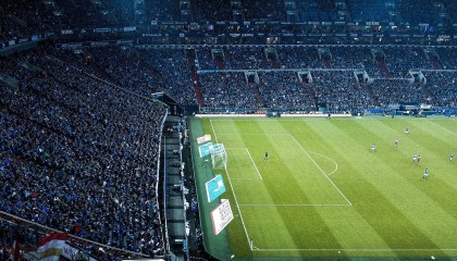 澳客网：黑马逆袭！无名小将爆冷击败世界冠军，缔造体坛新传奇