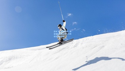 okooo-百米飞人巅峰对决，新星崛起打破纪录，传奇老将憾别赛场
