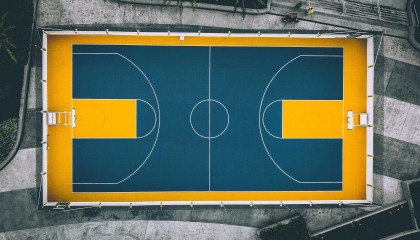 澳客_NBA季后赛激战正酣，勇士队逆转取胜，库里独砍45分创纪录