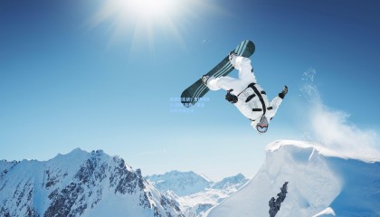 【okooo】激情德比战！主场球队3-2险胜宿敌，球迷狂欢引爆全城